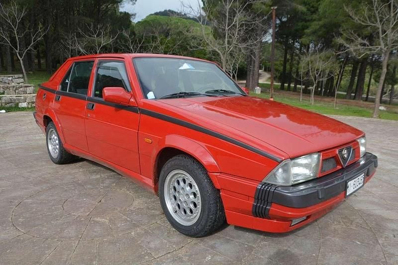Usata Alfa Romeo 75 Quadrifoglio Verde 165 CV (121 kW) 1991 Rosso Berlina