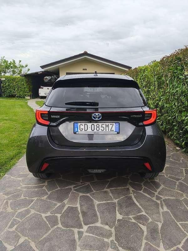 Usata Toyota Yaris Hybrid Lounge 116 CV (85 kW) 2021 Berlina