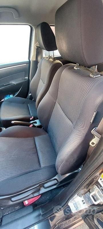 Begagnad Suzuki Swift 2012 Grå Halvkombi