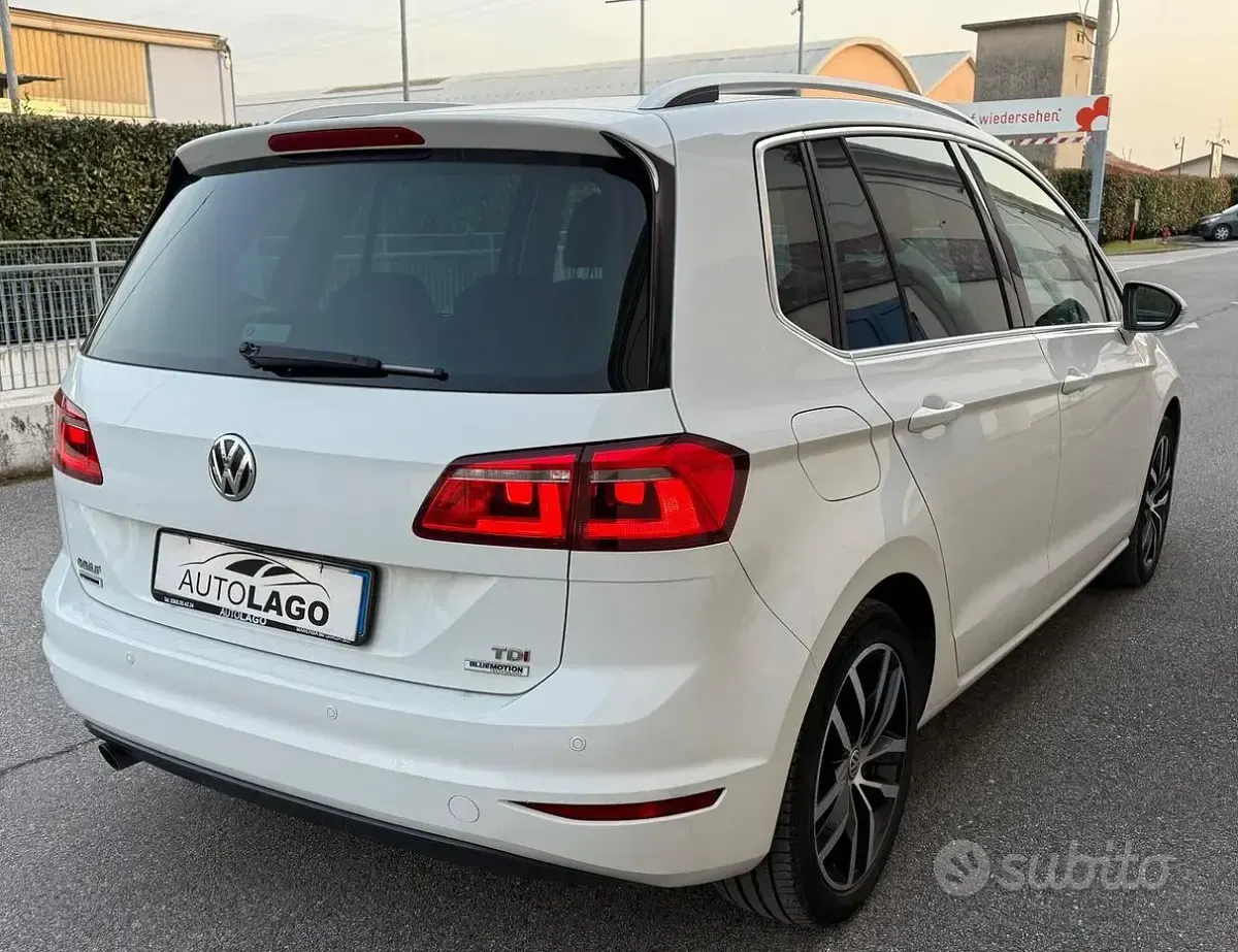 Usata VW Golf Sportsvan Highline 110 CV (80 kW) 2015 Bianco Monovolume