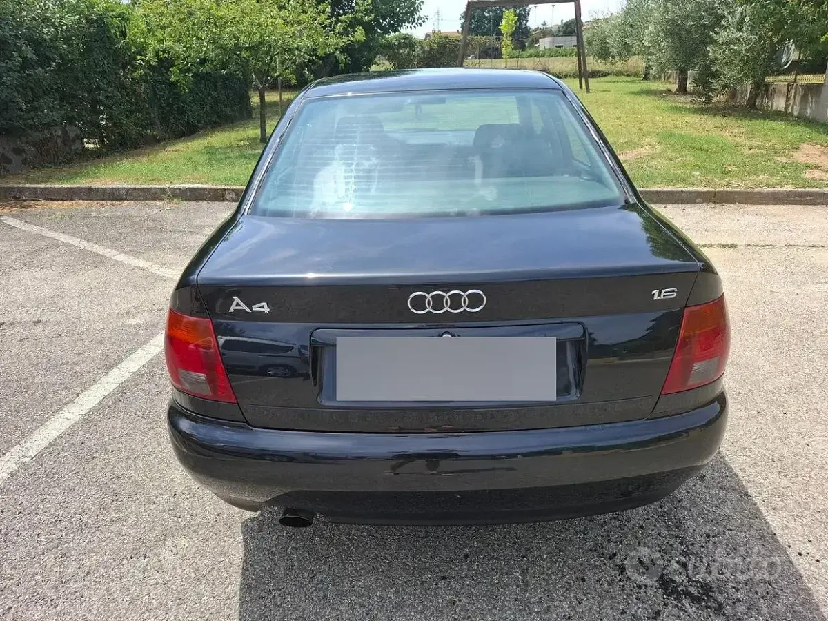 Usata Audi A4 101 CV (74 kW) 1995 Nero Berlina