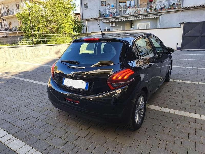 Usata Peugeot 208 Active 83 CV (61 kW) 2019 Nero Utilitaria