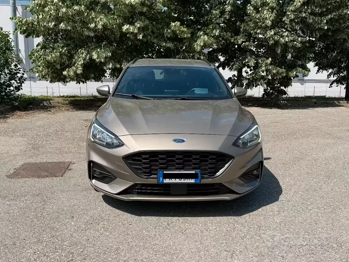 Usata Ford Focus ST 120 CV (88 kW) 2019 Marrone Station wagon