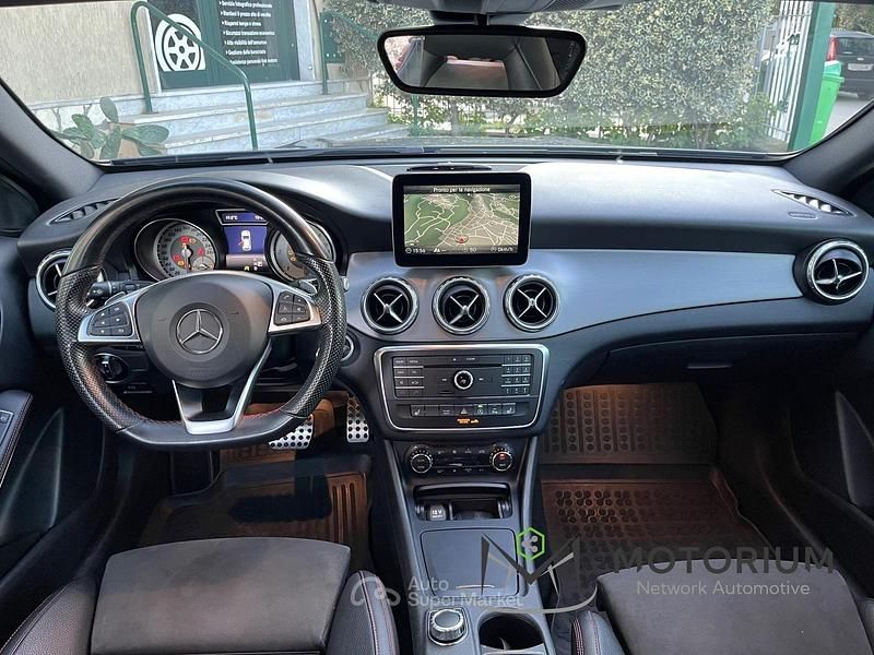 Usata Mercedes GLA180 Premium Plus 177 CV (130 kW) 2017 Gray SUV