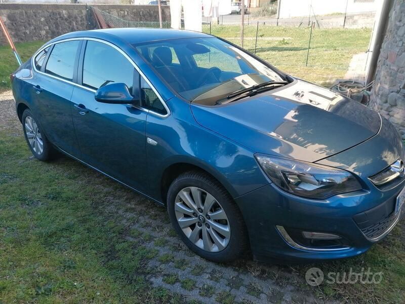 Usata Opel Astra Cosmo 110 CV (80 kW) 2015 Blu/azzurro Berlina