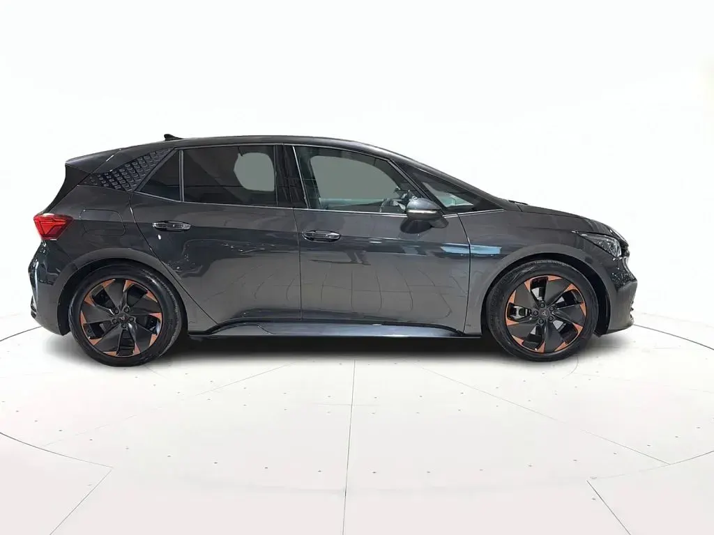 Usata Cupra Born 69 kW (95 CV) 2022 Grigio pastello Utilitaria