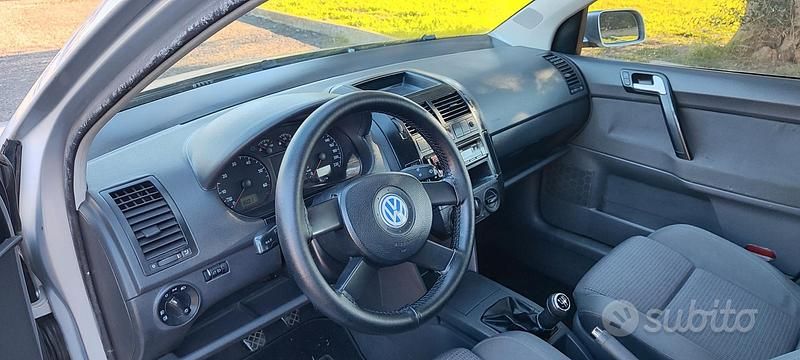 Usata VW Polo Comfortline 75 CV (55 kW) 2002 Grigio Berlina
