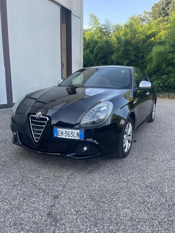 Nero Usata 2011 Alfa Romeo Giulietta Distinctive Due volumi | 5500 € (Buon prezzo) - Immagine 1/4