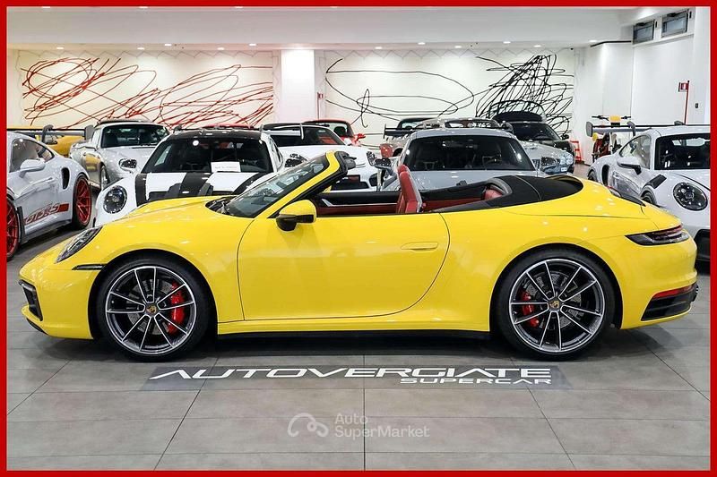 Usata Porsche 911 450 CV (330 kW) 2021 Giallo Cabrio