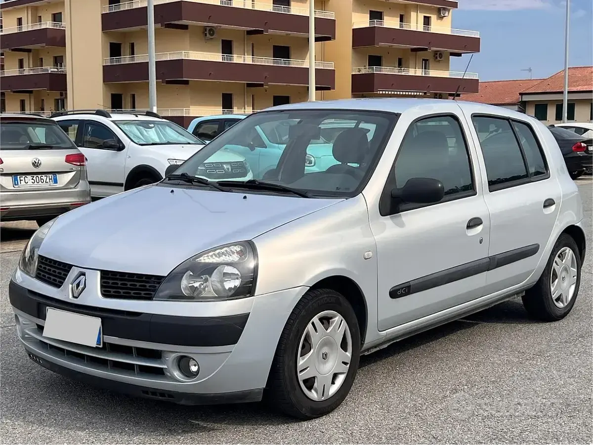 Usata Renault Clio II 65 CV (47 kW) 2003 Grigio Berlina