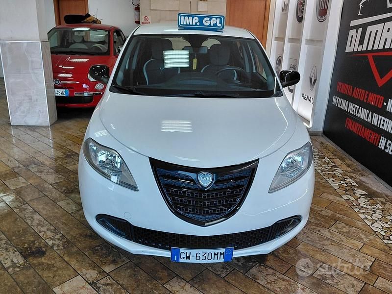 Usata Lancia Ypsilon 69 CV (50 kW) 2014 Bianco Utilitaria
