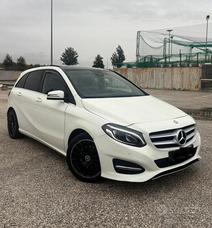 Usata Mercedes B200 Premium 140 CV (102 kW) 2017 Utilitaria