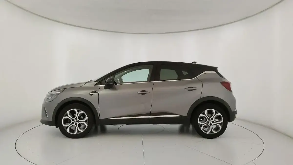 Usata Renault Captur Techno 101 CV (74 kW) 2023 Grigio SUV
