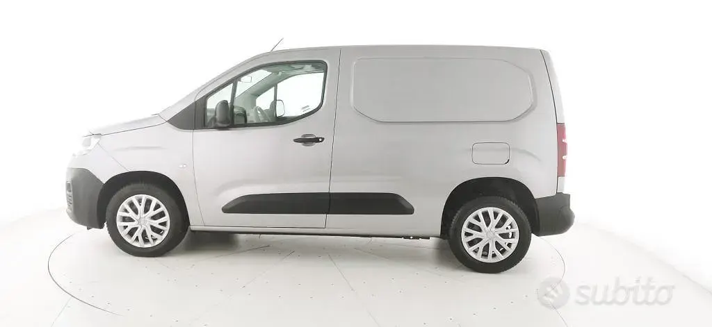 Usata Citroën Berlingo 102 CV (75 kW) 2022 Grigio metallizzato Monovolume