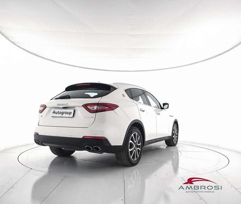 Usata Maserati Levante 275 CV (202 kW) 2017 Bianco panna SUV