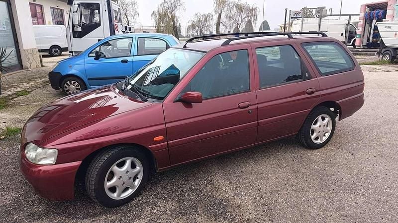 Usata Ford Escort Ghia 90 CV (66 kW) 1997 Rosso Station wagon