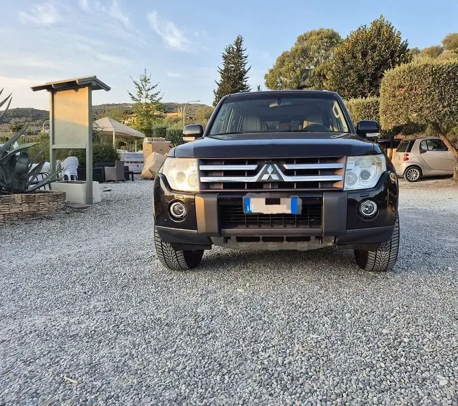 Usata Mitsubishi Pajero Instyle 250 CV (183 kW) 2006 Nero SUV