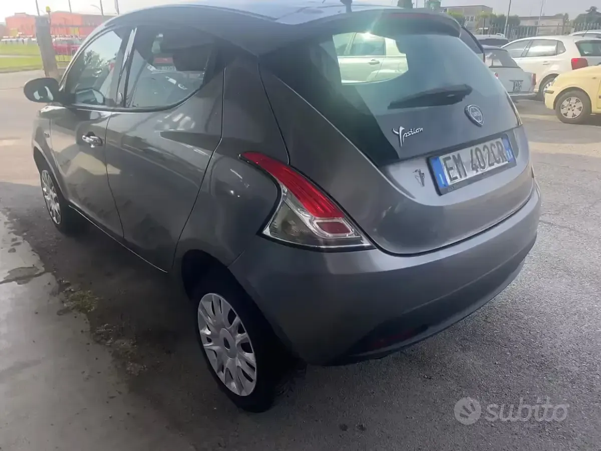 Usata Lancia Ypsilon Silver 80 CV (58 kW) 2013 Grigio Utilitaria