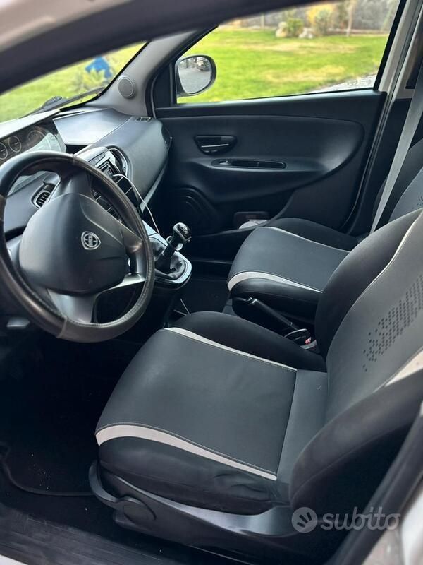 Usata Lancia Ypsilon 80 CV (58 kW) 2015 Bianco Utilitaria