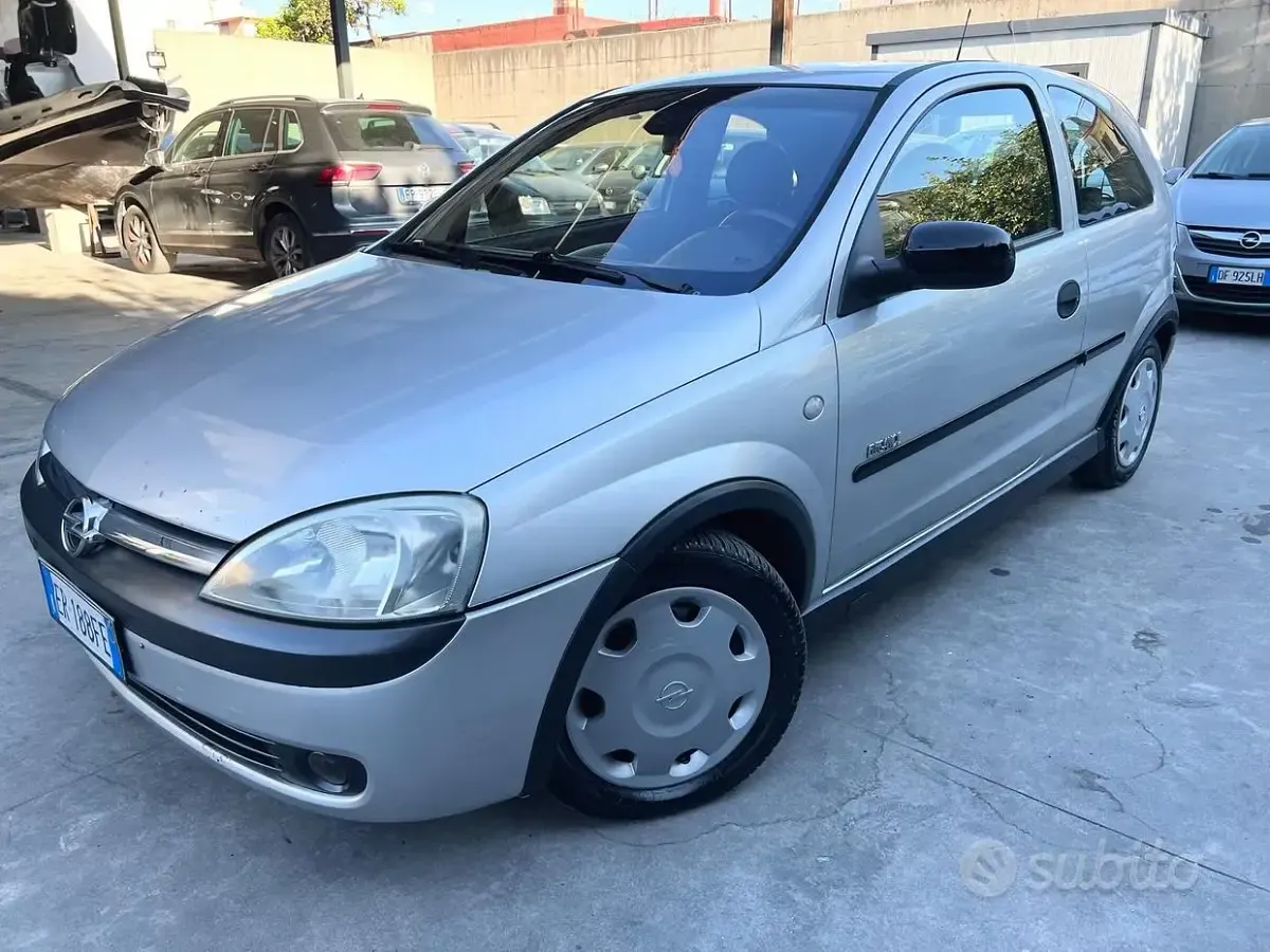 Usado Opel Corsa Enjoy 75 HP (55 kW) 2003 Cinzento Citadino