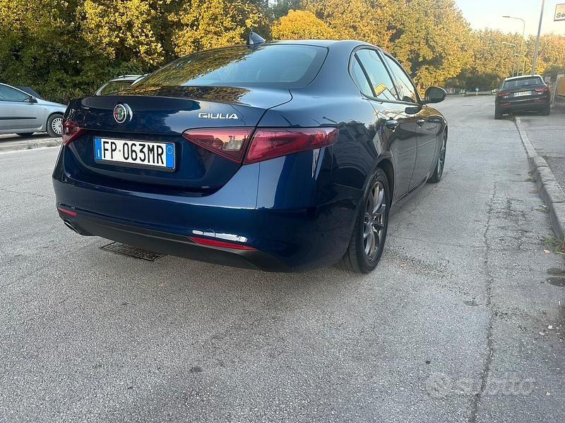 Usata Alfa Romeo Giulia 160 CV (117 kW) 2017 Blu Berlina