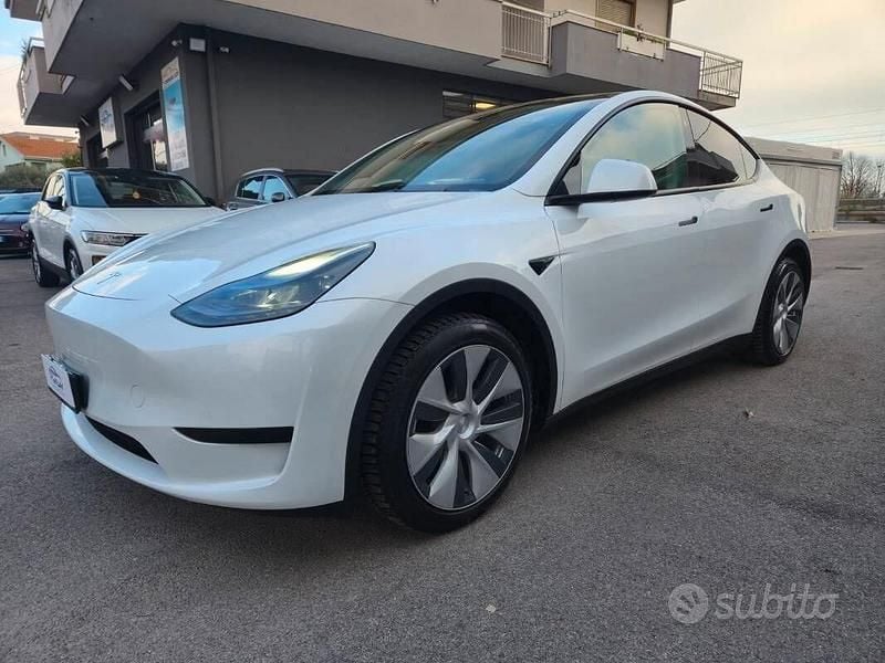 Bianco Usata 2022 Tesla Model Y RWD SUV | 29.900 € (Buon prezzo) - Immagine 1/4
