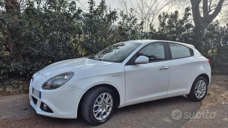 Bianco Usata 2018 Alfa Romeo Giulietta Due volumi | 12.000 € (Ottimo prezzo) - Immagine 1/4