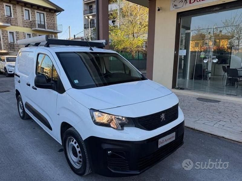 Usata Peugeot Partner Premium 100 CV (73 kW) 2021 Bianco metallizzato Monovolume