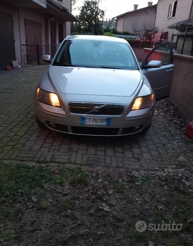 Grigio Usata 2005 Volvo V50 Station wagon | 1400 € (Buon prezzo) - Immagine 1/4