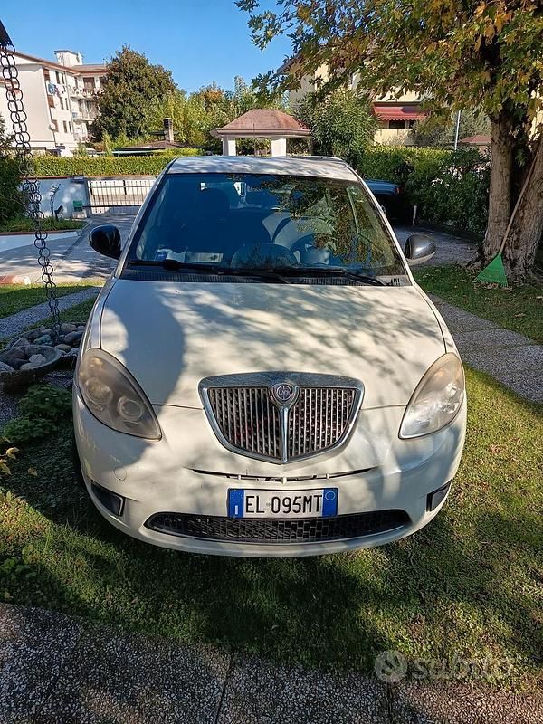 Usata Lancia Ypsilon 68 CV (50 kW) 2012 Bianco Utilitaria