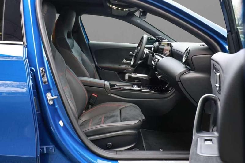 Usata Mercedes A250 AMG Line Premium 224 CV (164 kW) 2024 Blu/azzurro Berlina