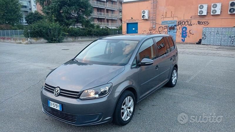 Usata VW Touran 105 CV (77 kW) 2014 Grigio Monovolume