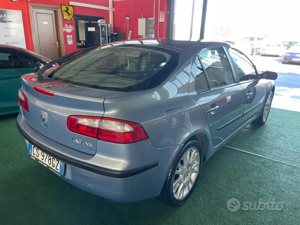Usata Renault Laguna II 150 CV (110 kW) 2005 Blu Berlina