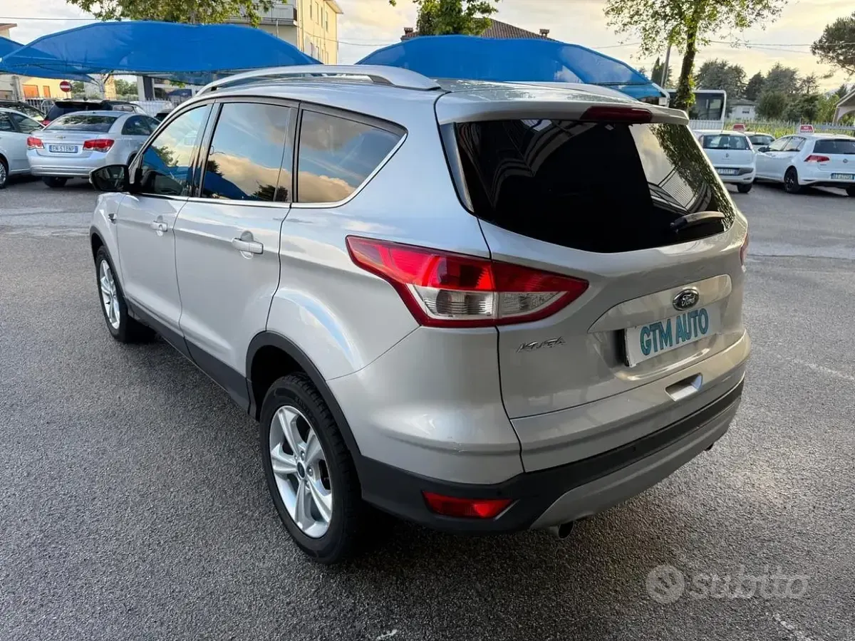 Usata Ford Kuga 140 CV (102 kW) 2013 Grigio SUV