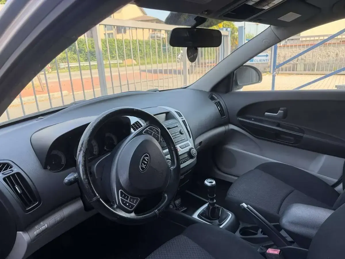 Usata Kia Ceed EX 116 CV (85 kW) 2008 Argento Utilitaria