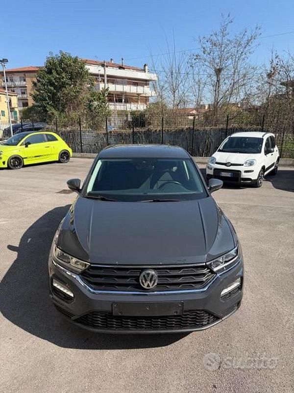 Usata VW T-Roc Advance 116 CV (85 kW) 2019 Grigio metallizzato SUV