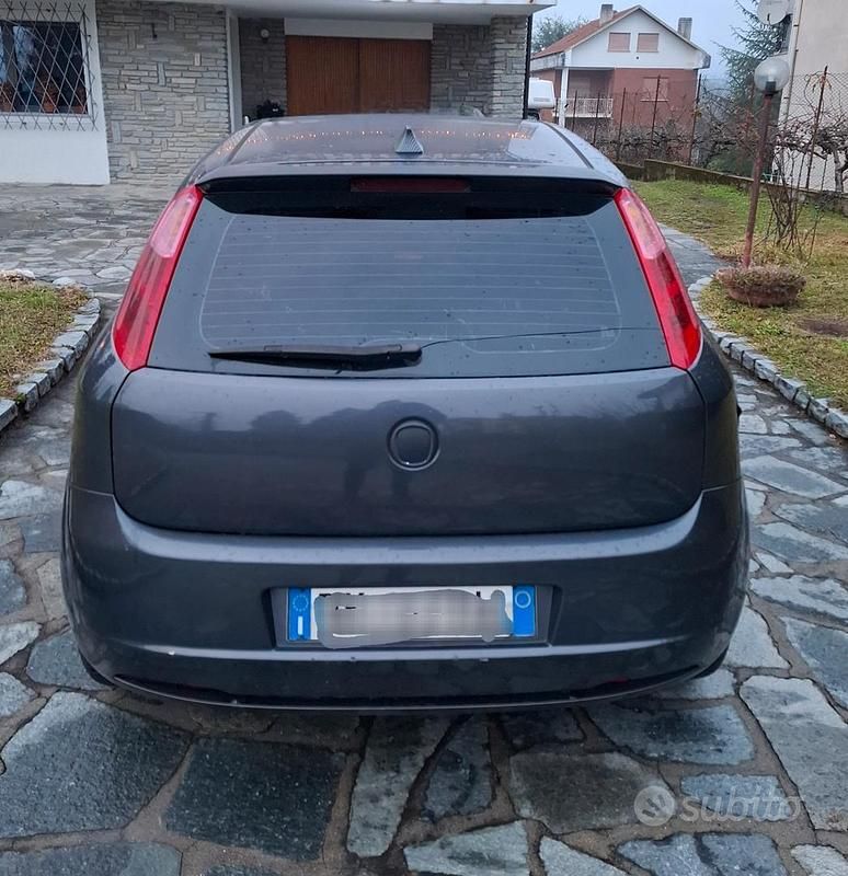 Usata Fiat Grande Punto Dynamic 75 CV (55 kW) 2007 Grigio Utilitaria