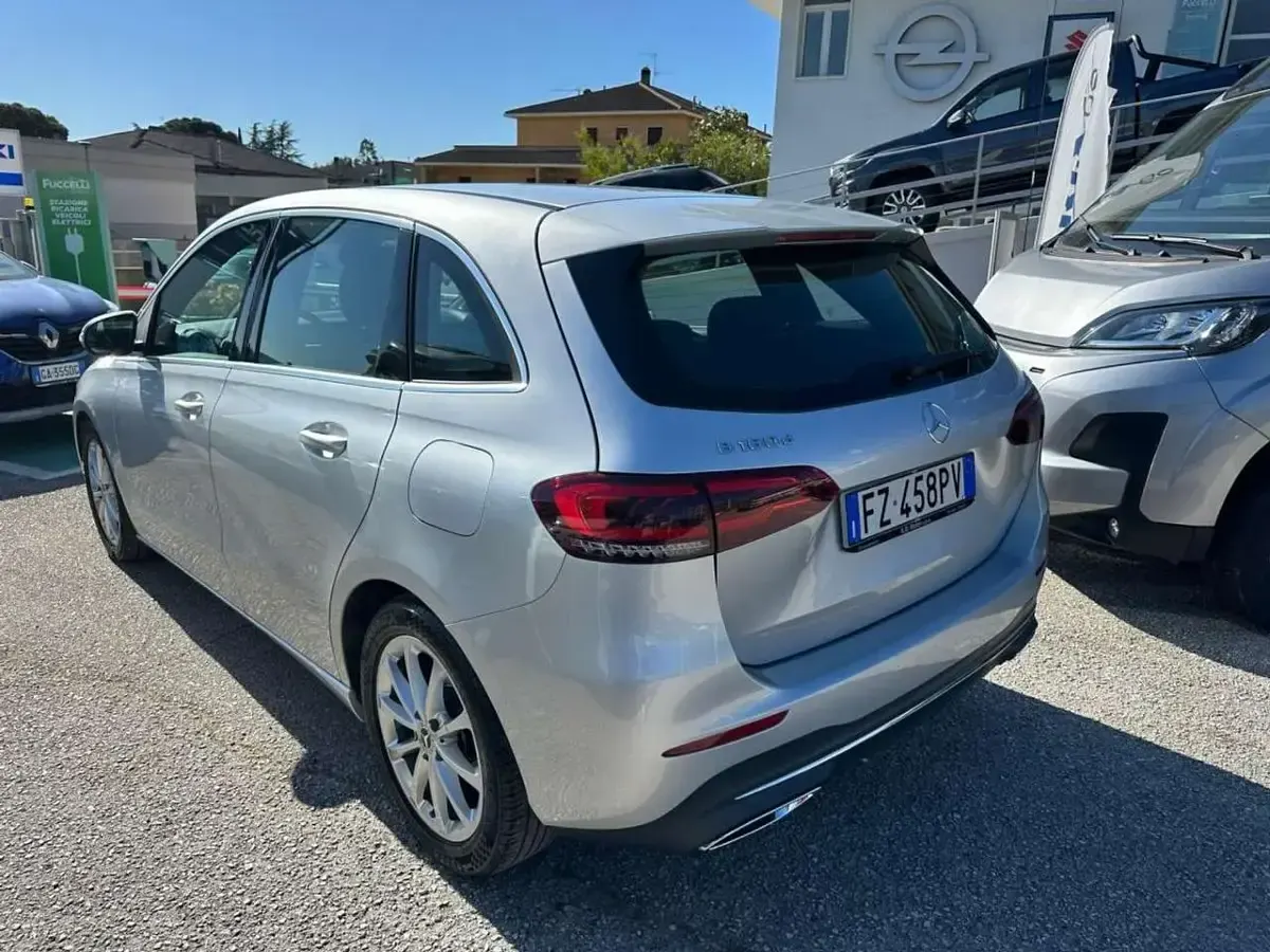 Begagnad Mercedes B180 116 HK (85 kW) 2020 Silver Minibuss