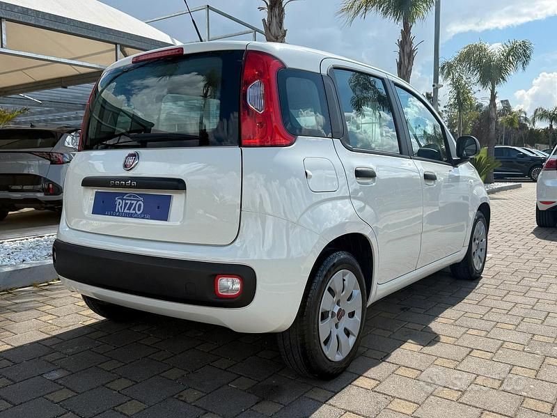 Usata Fiat Panda Lounge 69 CV (50 kW) 2012 Bianco Utilitaria