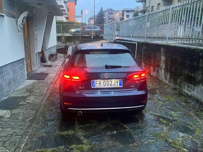 Usata Audi A3 Business 116 CV (85 kW) 2018 Blu/azzurro Berlina