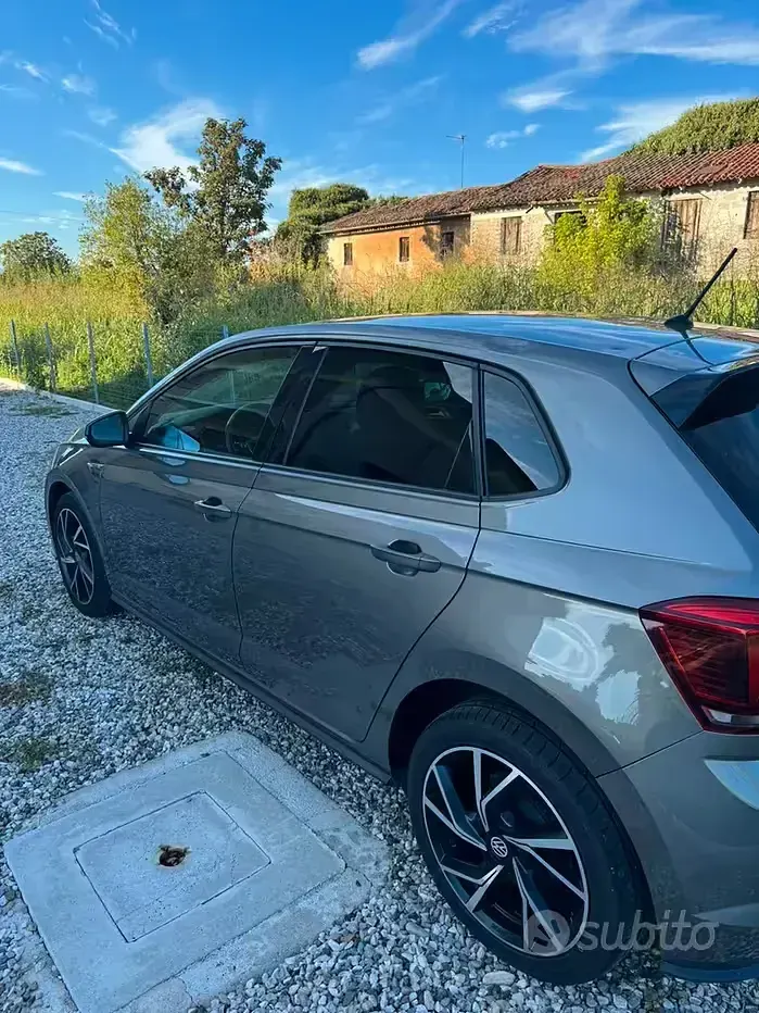 Usata VW Polo 95 CV (69 kW) 2018 Grigio Utilitaria