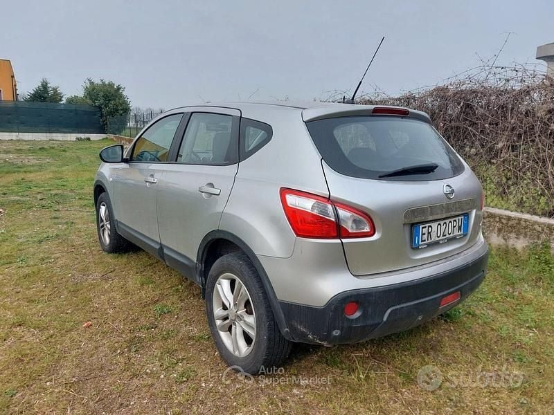 Usata Nissan Qashqai Tekna 110 CV (80 kW) 2013 Gray SUV