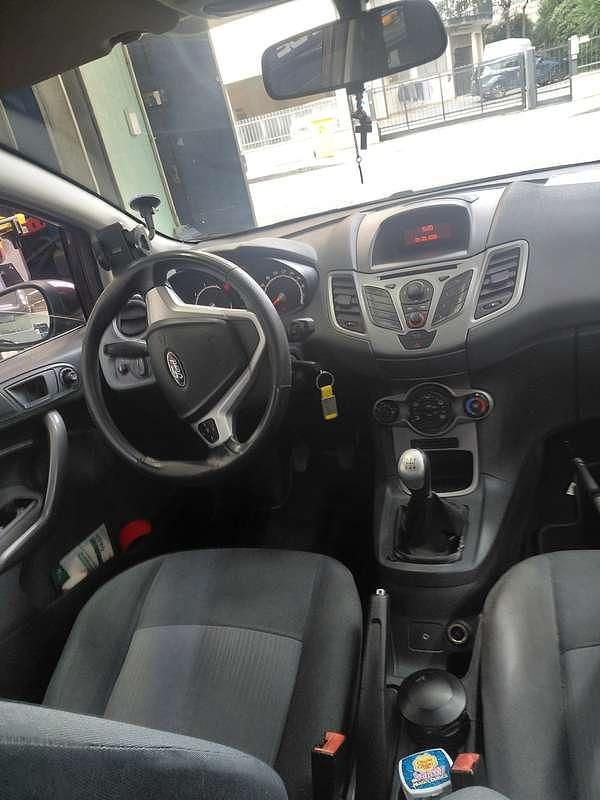 Usata Ford Fiesta 60 CV (44 kW) 2010 Marrone Utilitaria
