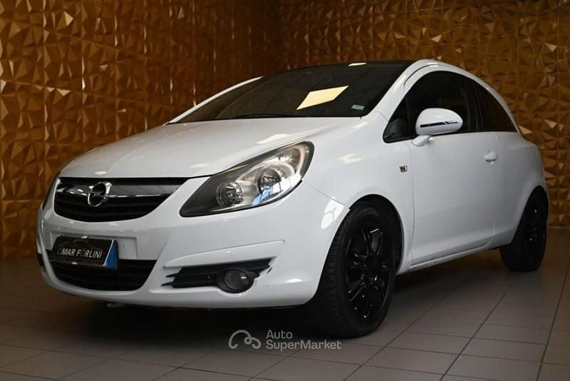 Usata Opel Corsa Cosmo 80 CV (58 kW) 2009 Bianco Utilitaria
