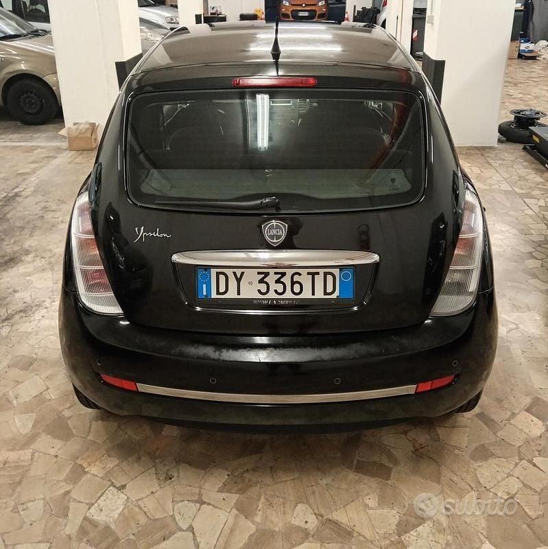 Usata Lancia Ypsilon 77 CV (56 kW) 2010 Nero Utilitaria