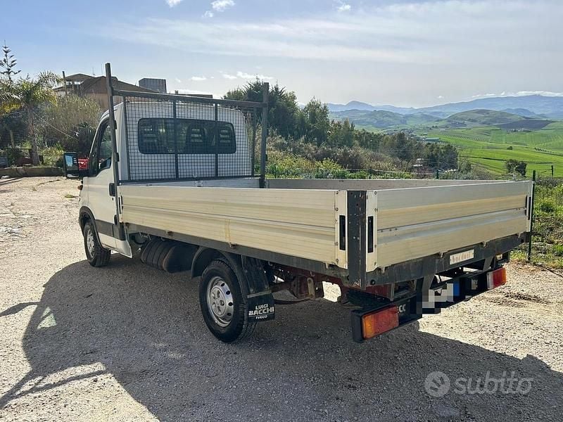Usata Iveco Daily 96 CV (70 kW) 2005 Bianco