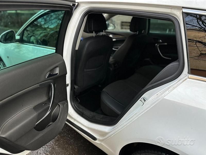 Usata Opel Insignia Cosmo 160 CV (117 kW) 2010 Bianco Station wagon