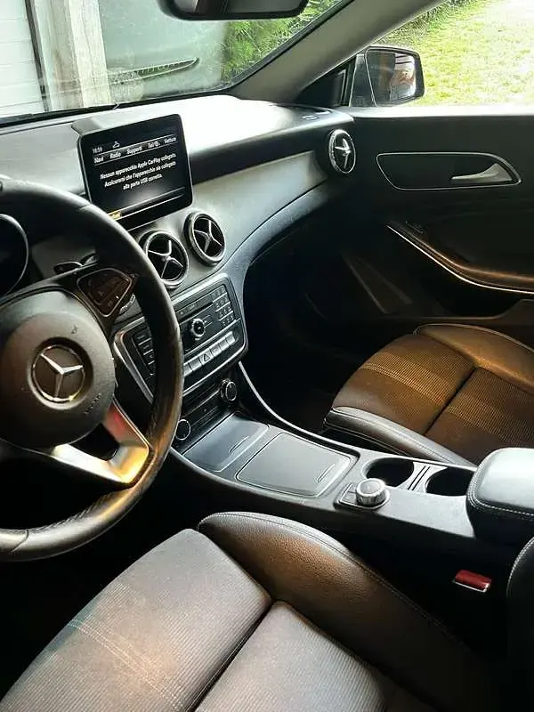 Usata Mercedes CLA180 Shooting Brake 109 CV (80 kW) 2017 Nero Station wagon