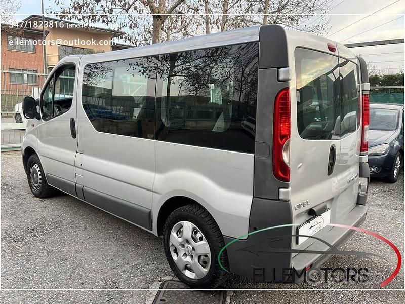Usata Opel Vivaro 120 CV (88 kW) 2008 Bianco Monovolume