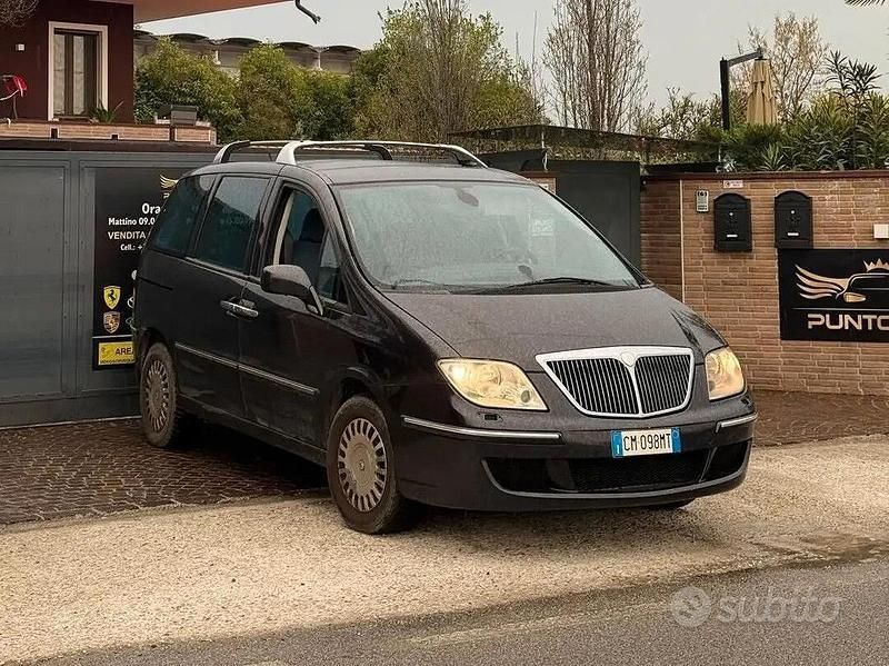 Usata Lancia Phedra 128 CV (94 kW) 2004 Grigio Monovolume